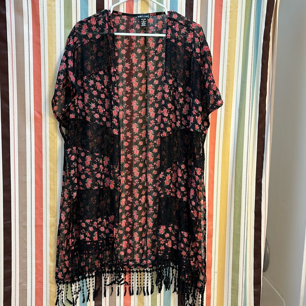 Women’s Kimono top. Like new excellent condition.